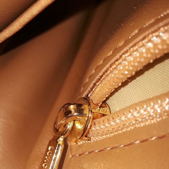 Longchamp beautiful leather purse made in France - Picture 7 of 8